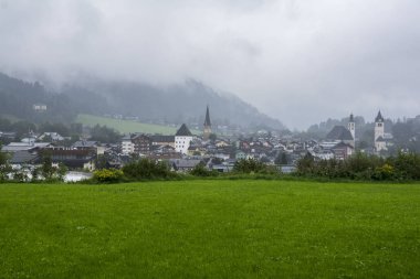 Kitzbuhel, Tirol, Avusturya günde yağmurlu yaz