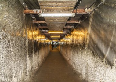 Turda, Romanya - 6 Eylül 2016. Underground tuz madeni Turda, çok sayıda turistin, Transilvanya, Romanya için popüler cazibe içinde. Galeri Franz Josef. 