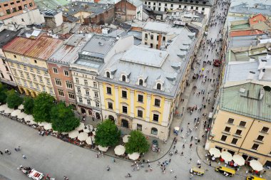 Krakow, Polonya'nın eski şehir sokakta üç