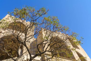 Arka cephe Serranos kapısı veya Serranos Towers, antik kent duvarının Valencia, İspanya