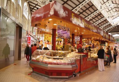 Valencia, İspanya - 9 Kasım 2016. Merkez çarşı içinde - Mercado Merkez Plaza Ciudad De Brujas, Valencia, İspanya