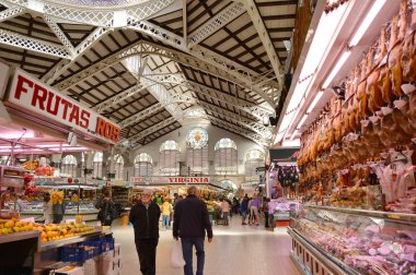 Valencia, İspanya - 9 Kasım 2016. Merkez çarşı içinde - Mercado Merkez Plaza Ciudad De Brujas, Valencia, İspanya