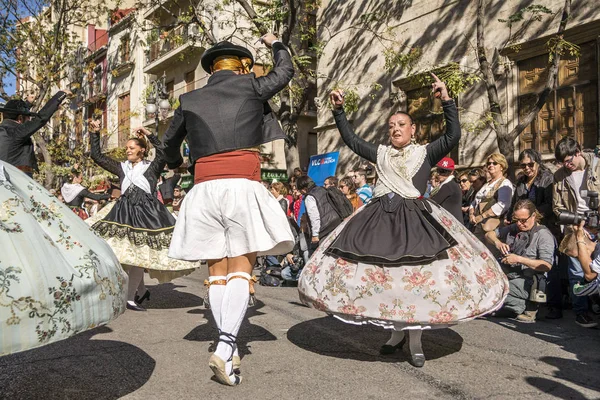 Valencia Hiszpania Listopada 2016 Roku Grupa Tancerzy Wykonać Tradycyjny Taniec — Zdjęcie stockowe