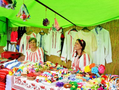 Visina, Tulcea, Romanya - 17 Haziran 2017. Dobrogea 'dan hatıra eşliğinde düzenlenen Serbare Campeneasca the event, toplumun çok ırklı ruhunu ve Dobrogea bölgesinin güzelliğini kutlar..