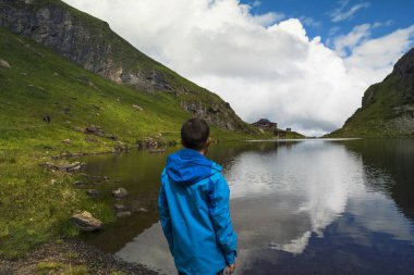 Avusturya Alpleri 'nin Larchfilzkogelof gondol kaldırma istasyonu doğa koruma alanı Alpler, Fieberbrunn, Avusturya 