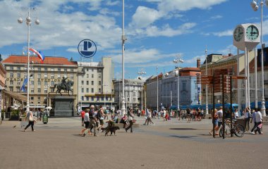 Zagreb, Hırvatistan-15 Temmuz 2017. Ban Jelacic Meydanı (Trg Bana Jelacica), Zagrep kentinde, Hırvatistan.