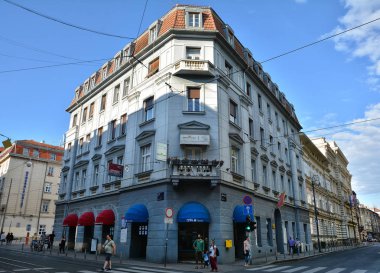 Zagreb, Hırvatistan - 14 Temmuz 2017. Zagreb 'deki Ban Jelaciç Meydanı yakınlarındaki Ilica Caddesi veya Ana Alışveriş Alanı.