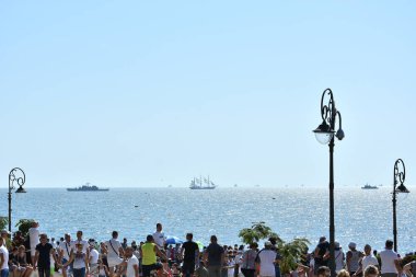 Köstence, Romanya - 15 Ağustos 2018. Karadeniz kıyısında Deniz Kuvvetleri Günü 2018 olay turistler , Köstence , Romanya. 
