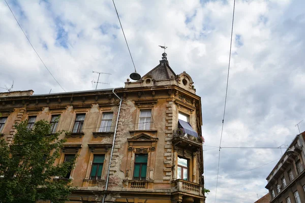 Κοντινό Κτήριο Αρχιτεκτονικής Στην Πρωτεύουσα Της Κροατίας Ζάγκρεμπ — Φωτογραφία Αρχείου
