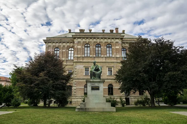 Zagreb Croacia Julio 2017 Academia Croata Ciencias Artes Estatua Biship —  Fotos de Stock