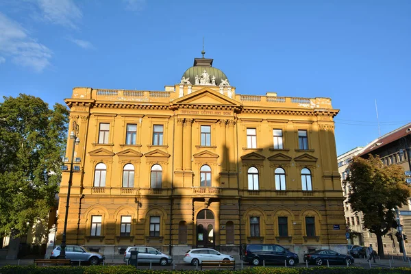 Arquitectura Amarilla Zagreb Croacia —  Fotos de Stock