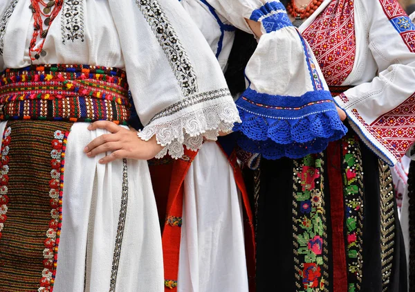 罗马尼亚康斯坦察 2018年6月24日 Ziua Iei 穿着传统服装的妇女 罗马尼亚衬衫国际日 罗马尼亚康斯坦察黑海沿岸的传统庆祝活动 — 图库照片