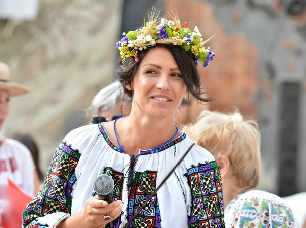 罗马尼亚康斯坦察 2018年6月24日 妇女在传统服装在 Ziua 罗马尼亚衬衫的国际天 传统庆祝在黑海岸上在 Con2010 罗马尼亚 — 图库照片