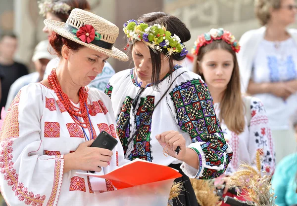 Constanta Rumunia Czerwca 2018 Kobiety Tradycyjnych Strojach Ziua Iei Międzynarodowy — Zdjęcie stockowe