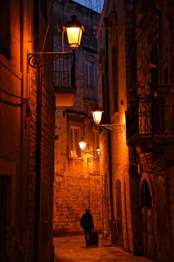 Old Town, Bari, İtalya'nın tarihi merkezi şaşırtıcı gece görünümü