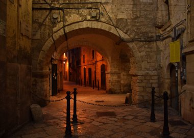 Old Town, Bari, İtalya'nın tarihi merkezi şaşırtıcı gece görünümü