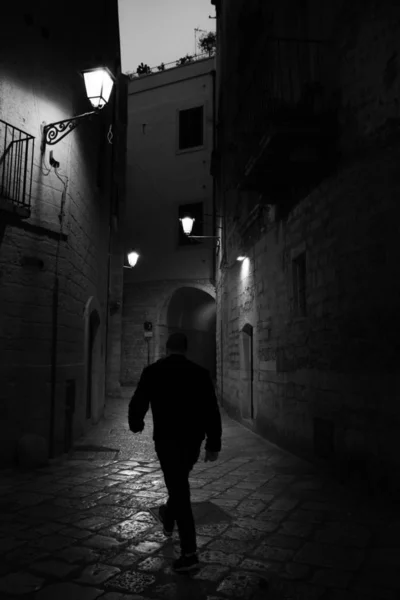 Éjjel Nézd Meg Csodálatos Óváros Történelmi Központjában Bari Olaszország Fekete — Stock Fotó