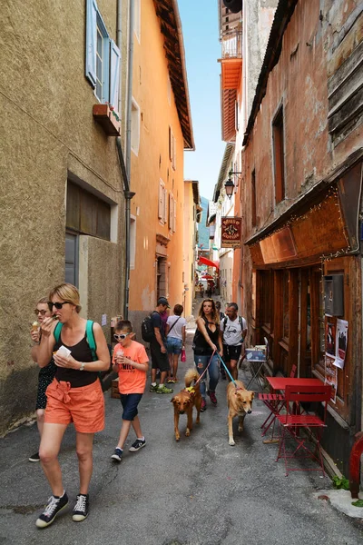 Briancon Francia Luglio 2017 Turisti Piedi Nel Centro Storico Briancon — Foto Stock