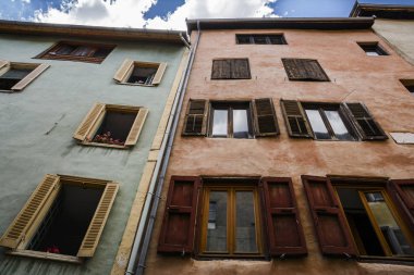 Eski şehir Briancon, Fransa'da (Provence), popüler kayak merkezi en yüksek şehir mimarisinde inşa.