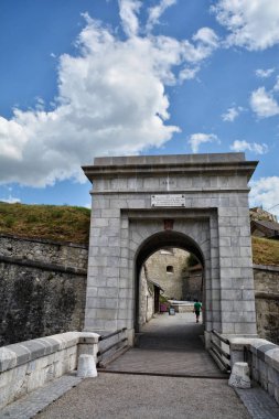 Briancon, Fransa - 20 Temmuz 2017. Şehir kapısı ve babasıdoğum, Hautes-Alpes, Fransa Vauban tarafından yaptırılan kale