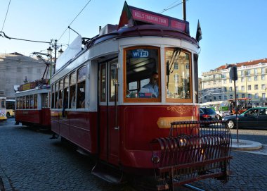 Lisbon, Portekiz - 30 Ekim 2017. Hills tramvaya tur eski şehir Lizbon, Portekiz. 