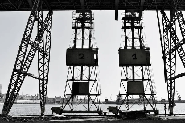 位于罗马尼亚康斯坦察塔海港黑海海岸的工业景观 黑白图像 — 图库照片
