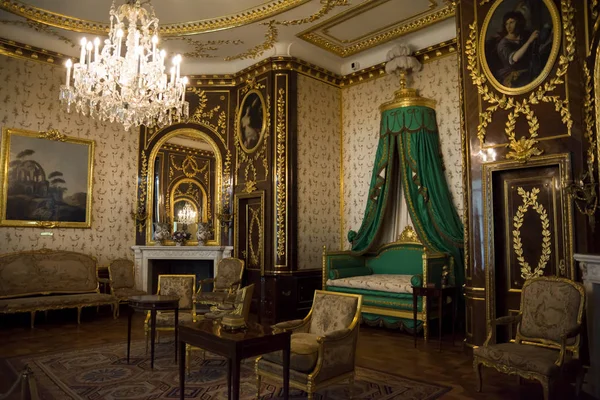 Varşova, Polonya - 29 Haziran 2018. Eski Şehir Meydanı, Varşova, Polonya yer alan Royal Castle iç. Royal yatak odası.