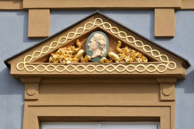 Eski Şehir Pazar Meydanı'nda geleneksel ve renkli bina mimarisi (Rynek Starego Miasta), Varşova, Polonya.