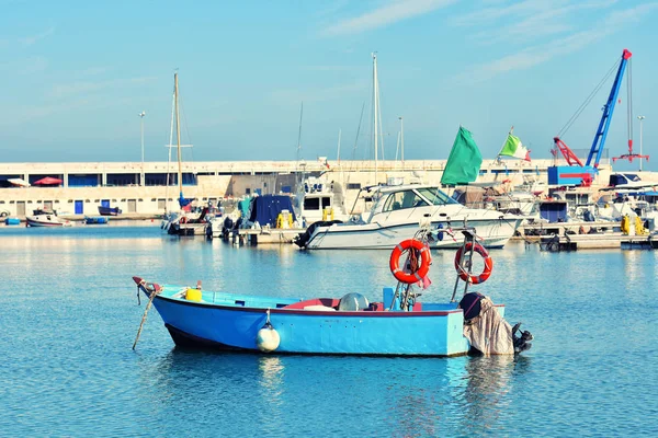 Łodzie Rybackie Starym Porcie Bari Wybrzeżu Adriatyku Region Apulia Włochy — Zdjęcie stockowe