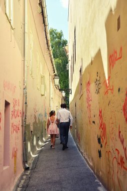 Zagreb, Hırvatistan - 15 Temmuz 2017. Hırvatistan 'ın Zagreb kentinin Uper Town kentinde sokak fotoğrafçılığı ve yaşam tarzı.