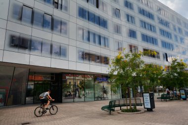 Zagreb, Hırvatistan-15 Temmuz 2017. Zagreb 'de Augusta Cesarca Caddesi üzerinde Cityscape, Hırvatistan. 