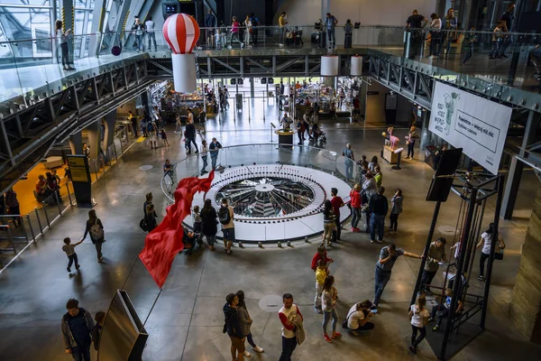 Warszawa Polska Czerwca 2018 Wahadło Foucaulta Muzeum Nauki Kopernik Eksperymentami — Zdjęcie stockowe