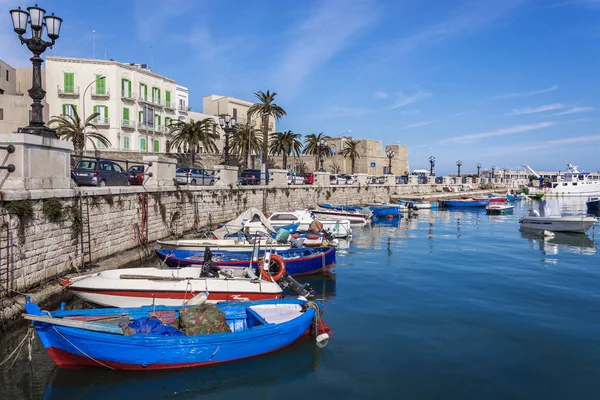 Bari Italy Февраля 2019 Года Пейзаж Рыбацкими Лодками Пришвартованными Старой — стоковое фото