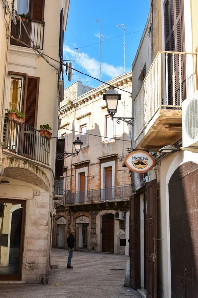 Bari Itália Fevereiro 2019 Rua Estreita Pitoresca Típica Cidade Velha — Fotografia de Stock