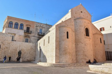 Bari, İtalya - 10 Şubat 2019. Papalık Bazilikası di San Nicola (Aziz Nikolaos Bazilikası) , Bari kilise, güney İtalya, önemli hac , Aziz Nicholas emanetler tutar.