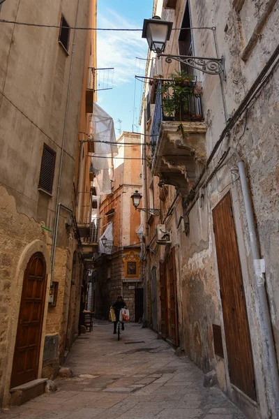 Incrível Rua Estreita Pitoresca Cidade Velha Bari Região Puglia Sul — Fotografia de Stock