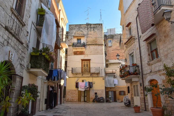 Bari Italië Februari 2019 Typisch Pittoreske Smalle Straat Oude Stad — Stockfoto