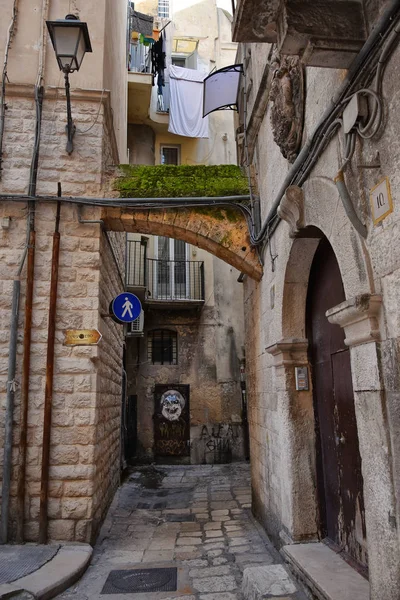 Bari Itália Fevereiro 2019 Rua Estreita Pitoresca Típica Cidade Velha — Fotografia de Stock