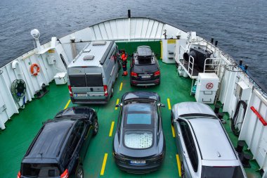 Dalsfjord, Norveç - 8 Temmuz 2018. Feribot, Norveç 'teki Dalsfjord' a nakledildi..