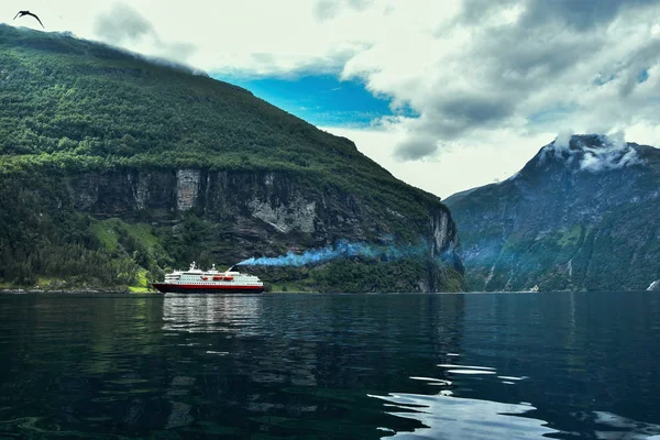 Bellissimo Paesaggio Crociera Traghetto Geirangerfjord Splendido Capolavoro Naturale Incluso Nel — Foto Stock