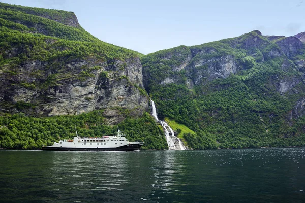 Bellissimo Paesaggio Crociera Traghetto Geirangerfjord Splendido Capolavoro Naturale Incluso Nel — Foto Stock