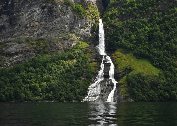 Уникальный Водопад Семеро Систеров Норвежском Регионе Саннмор Самый Красивый Водопад — стоковое фото