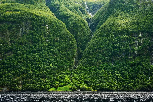 Bela Costa Geirangerfjord Seens Por Passeio Barco Região Sunnmore Noruega — Fotografia de Stock