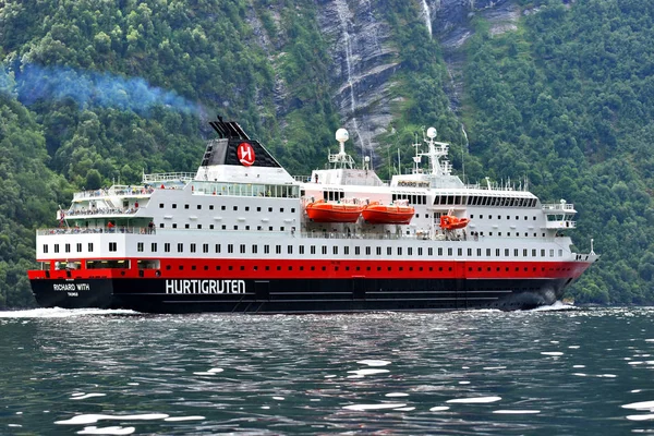 Geirangerfjord Sunnmore Norveç Temmuz 2018 Geirangerfjord Hurtigruten Feribot Gezisi Unesco — Stok fotoğraf