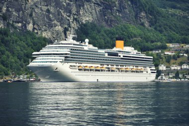 Geirangerfjord 'daki feribot yolcuları, Unesco Dünya Mirası' nda da yer alan büyüleyici doğal bir başyapıt. 