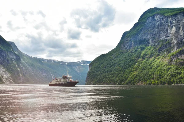 Bellissimo Paesaggio Crociera Traghetto Geirangerfjord Splendido Capolavoro Naturale Incluso Nel — Foto Stock