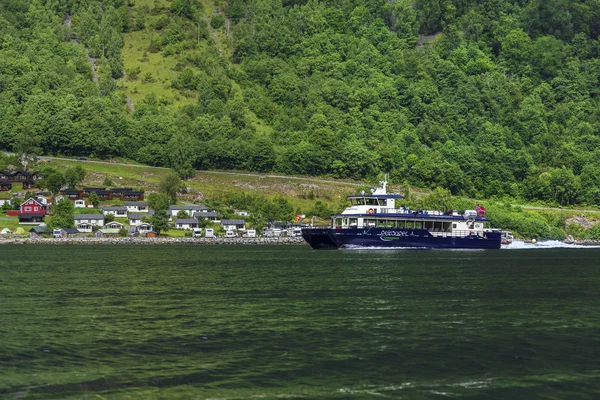 Geirangerfjord Sunnmore Norveç Temmuz 2018 Geirangerfjord Güzel Manzara Yerel Feribot — Stok fotoğraf