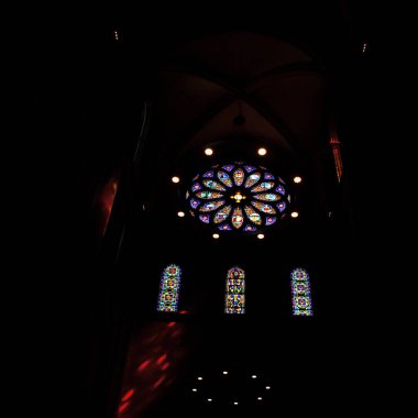 Cenevre, İsviçre - 29 Ağustos 2019. İsviçre Cenevre 'deki St. Pierre Katedrali' nin içi, bugün İsviçre Reform Kilisesi 'ne ait.. 