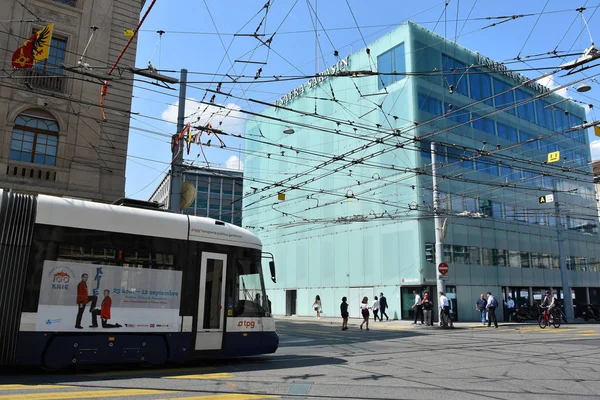 Cenevre Sviçre Ağustos 2019 Cenevre Nin Ünlü Merkezi Cadde Trafiği — Stok fotoğraf