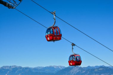 Hochsoell, Tyrol, Avusturya - 25 Ağustos 2016. Soell, Tyrol, Avusturya 'daki Hexenwasser Tema Parkı' nda teleferik taşımacılığı Hohe Salve gondolu